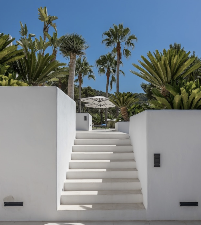 Resa Estates can nemo luxury villa Pep simo stairs exterior.png